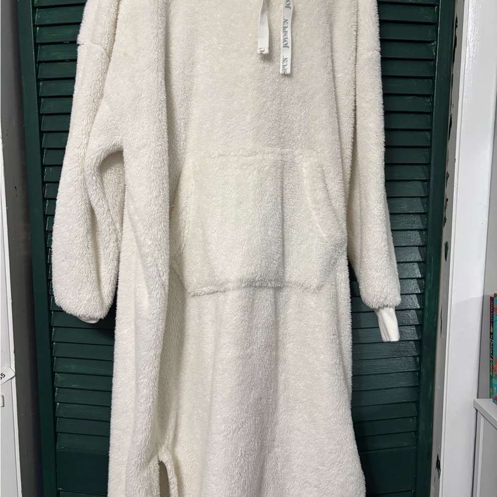 Cozy White Oversized Hoodie Blanket